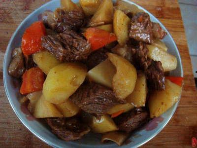 餐厅爆料土豆炖牛肉视频,土豆炖牛肉，一锅暖胃的冬日佳肴  第1张